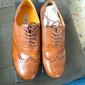 New Boys Tip Top Brown leather shoes with box.